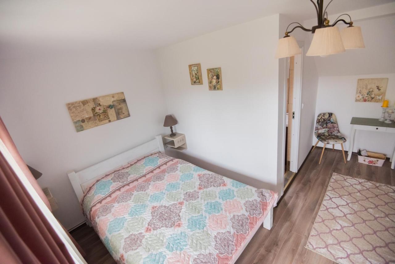Vila Chic M Hotel Moieciu de Jos Luaran gambar