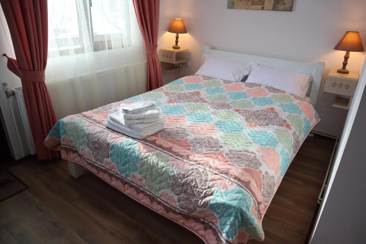 Vila Chic M Hotel Moieciu de Jos Luaran gambar