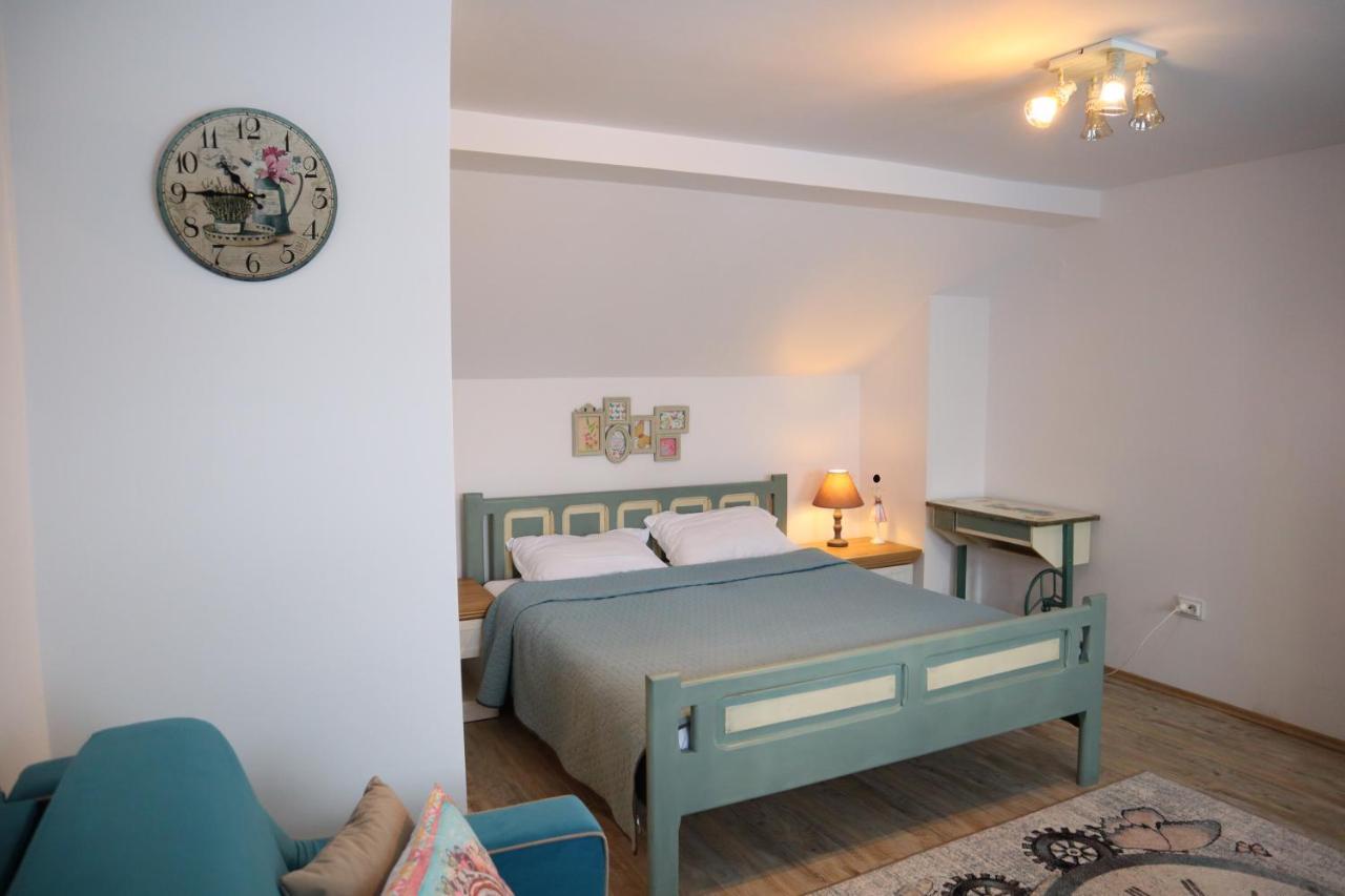 Vila Chic M Hotel Moieciu de Jos Luaran gambar